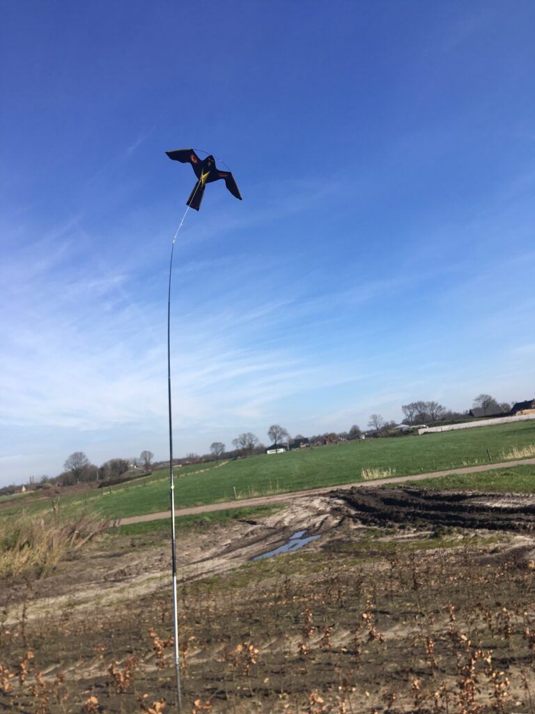 Bird Scaring Kite 4 meter met draaiende voet - -Dierplagenshop